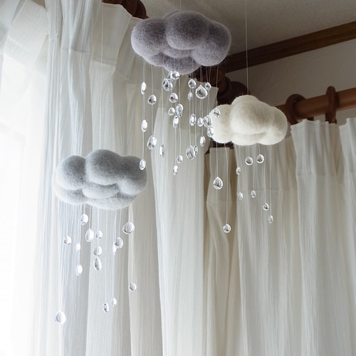 ココロ潤すちっちゃな雨雲「ほんぶり」 羊毛フェルト＆レジンモビール