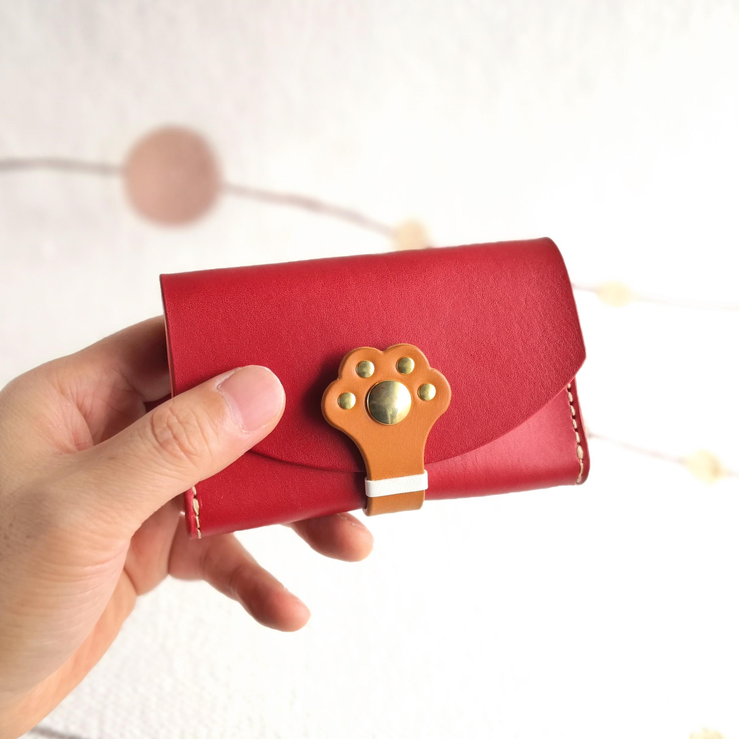 ＊カラーオーダー可＊ネコの手 肉球 レザーカードケース・名刺入れ・コインケース／革(本体)＊赤レッド