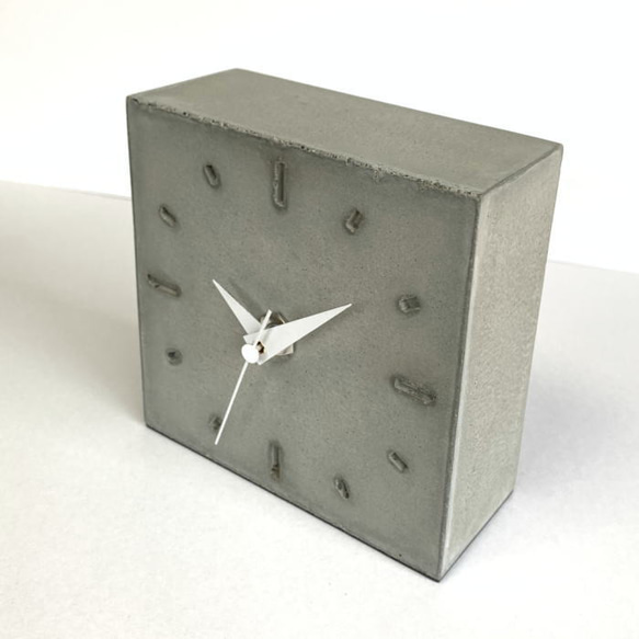 コンクリート置き時計B-type《送料無料》　-コンクリート/モルタル/セメント雑貨- 1枚目の画像