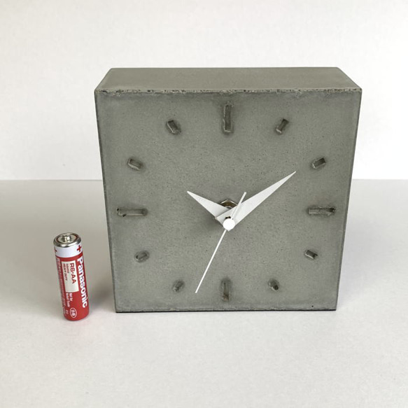 コンクリート置き時計B-type《送料無料》　-コンクリート/モルタル/セメント雑貨- 2枚目の画像