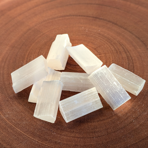 自由研究に/ﾃﾚﾋﾞ石/ｾﾚﾅｲﾄ/透石膏/t333/12814720 251214t 天然石