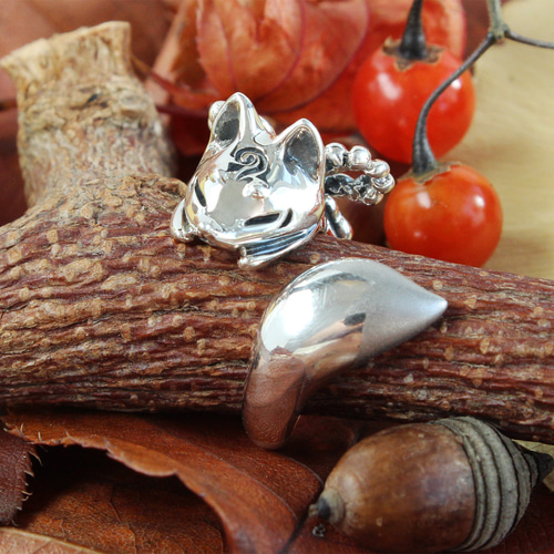 お稲荷さまなキツネのピンキーリング(いぶし)(受注生産) 指輪・リング