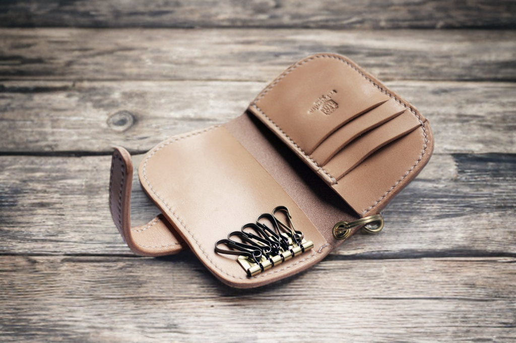 本革二つ折りカードキーケース（受注制作）手縫いヌメ革