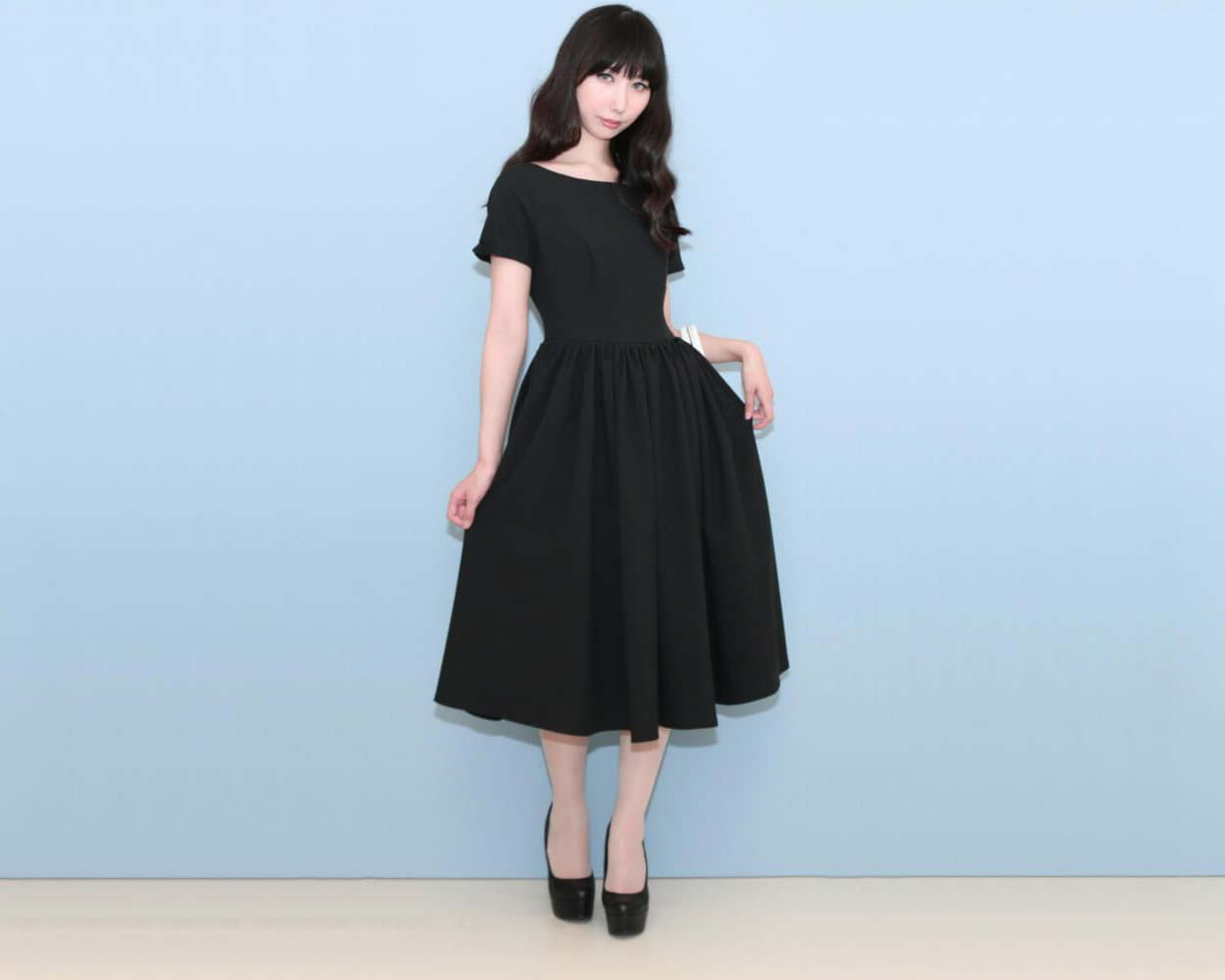 ボートネックライン フィットアンドフレアドレス