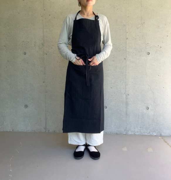 ハーフリネンのエプロン | 綿麻・エプロン・ナチュラル・4色（ホワイト/キナリ/グレー/ブラック）受注制作 1枚目の画像