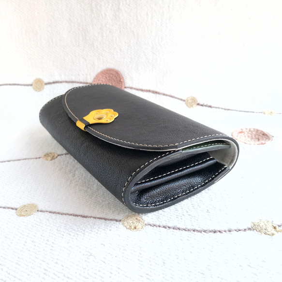 猫の手 肉球 牛革長財布(ゆったりサイズ)／黒ブラック 2枚目の画像