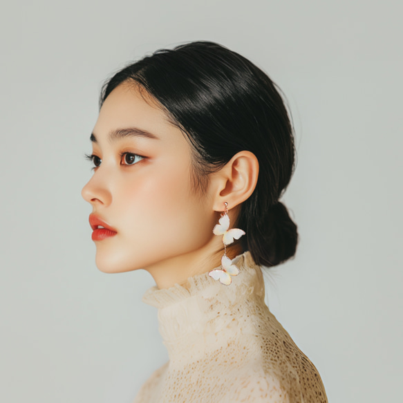 泛白蝴蝶 耳環/耳夾式耳環（不對稱） 第3張的照片