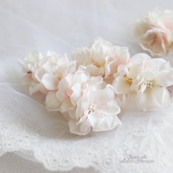 Floral barrette -white&pink 第3張的照片