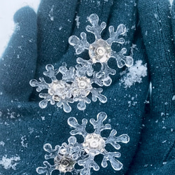溶けかけ雪の結晶ブローチ（大小各1個セット） 8枚目の画像