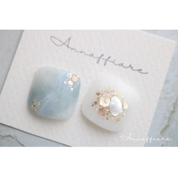 くすみミントブルーと乳白色の天然石ニュアンスフットネイルチップ（足の親指用）Annaffiareペディキュア浴衣上品 1枚目の画像