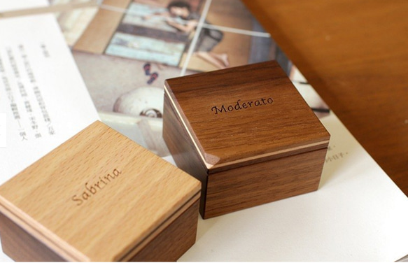 包容-缺角系列 / 胡桃木木戒盒-深邃經典款(可加購客製鐳雕) 第1張的照片