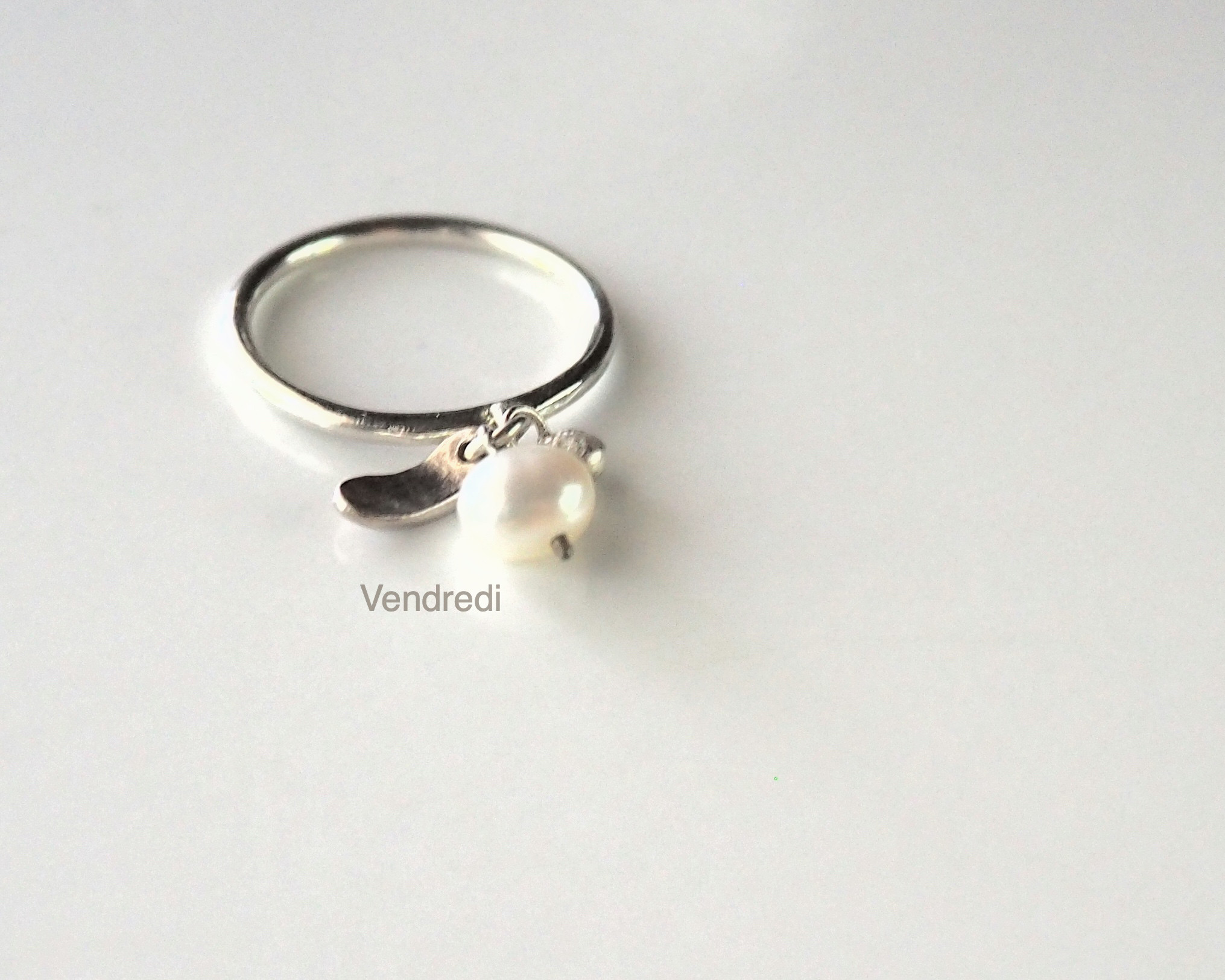 銀のパーツと淡水パール・ring