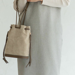 【限量熱賣】雙向抽繩單肩包 真皮 精選皮革 成人適用 Beoni 藍色 第18張的照片