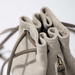 【限量熱賣】雙向抽繩單肩包 真皮 精選皮革 成人適用 Beoni 藍色 第8張的照片