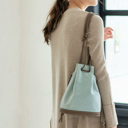 【限量熱賣】雙向抽繩單肩包 真皮 精選皮革 成人適用 Beoni 藍色 第2張的照片