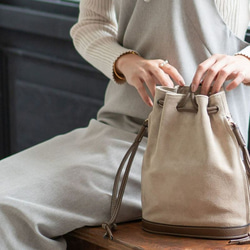 【限量熱賣】雙向抽繩單肩包 真皮 精選皮革 成人適用 Beoni 藍色 第15張的照片