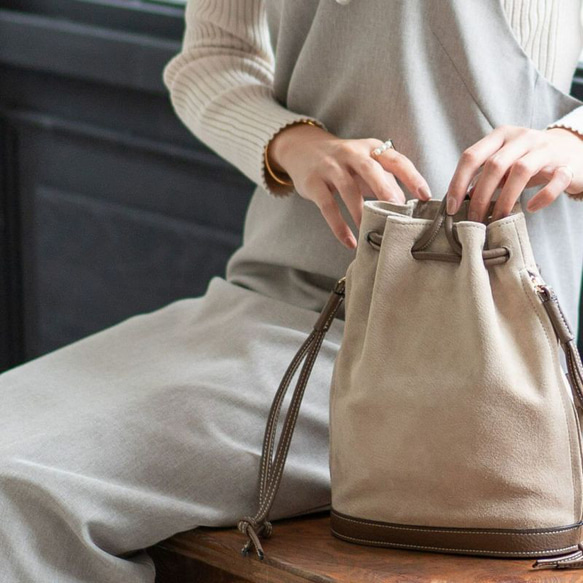 【限量熱賣】雙向抽繩單肩包 真皮 精選皮革 成人適用 Beoni 藍色 第15張的照片