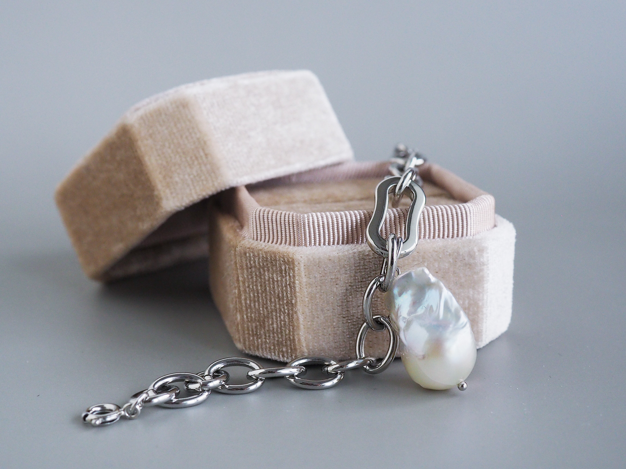 バロックパールのチェーンブレスレット