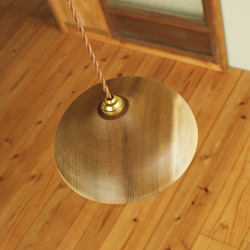 木製ペンダントランプ　朴材2　ランプシェード　天井照明 4枚目の画像