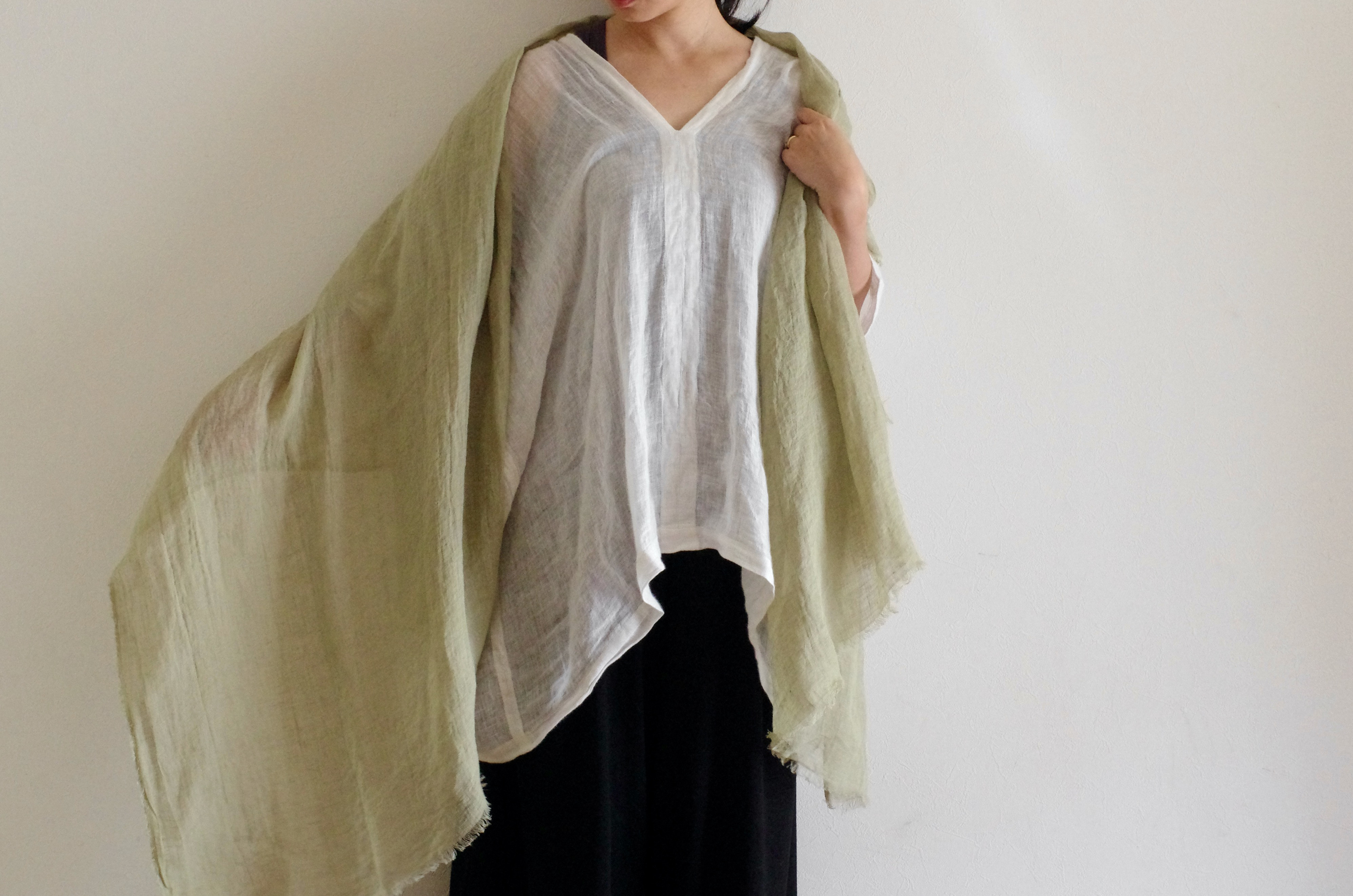 よもぎ染め　　薄手リネンのストール
