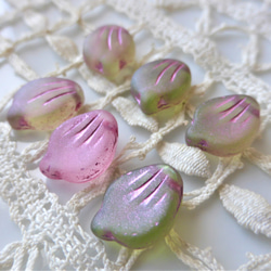 ミニ花びら　渋緑ピンク　チェコビーズCzech Glass Beads4個 4枚目の画像