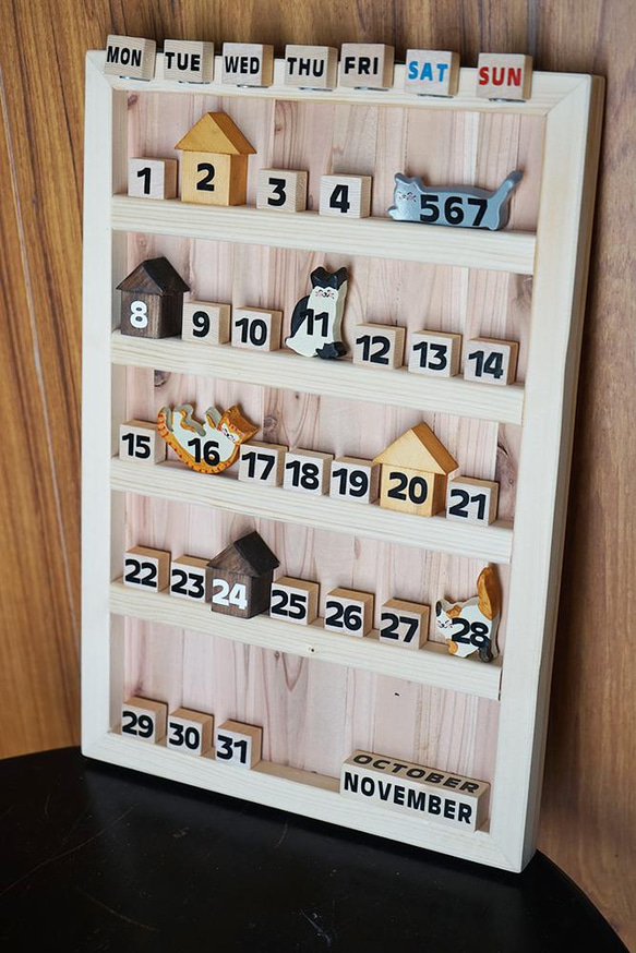 猫の万年カレンダー・木製 2枚目の画像