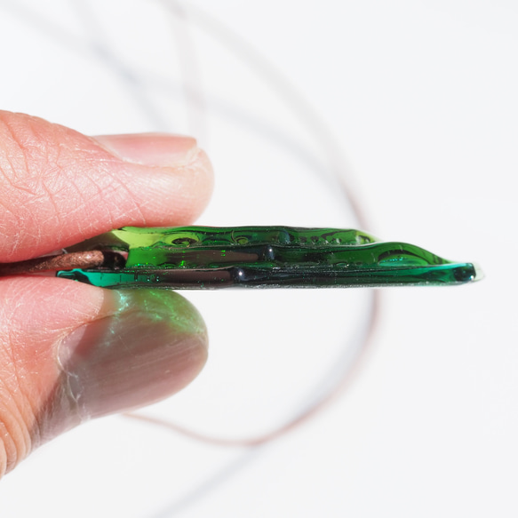 ガラスの羽根『ウイング【グリーン】』ネックレス【紐の色、長さ選べます】【受注制作】≪送料無料≫ 3枚目の画像