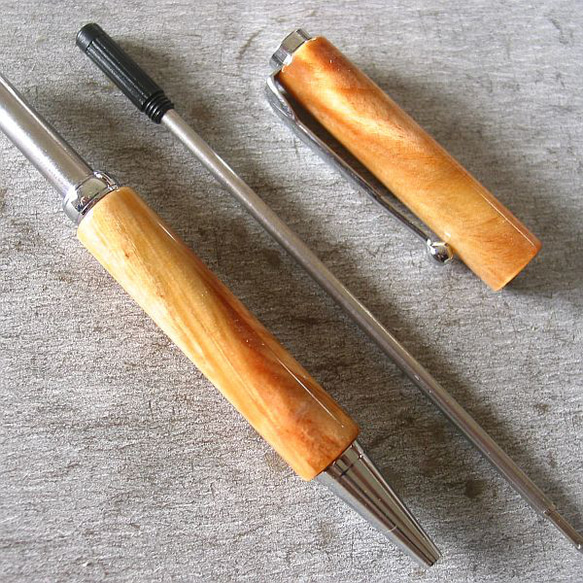 1月誕【松】木軸ボールペン　琥珀色に透けて綺麗【即日発送】　　　　　　　　　　　　　　★シャープペンに変更可（右の項目） 4枚目の画像