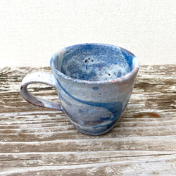 藁灰釉とコバルトのマグカップ 4枚目の画像