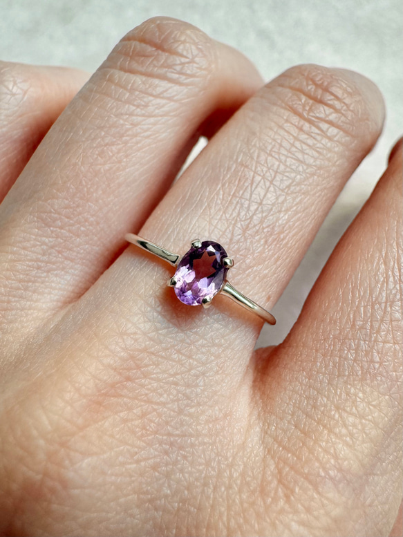【ライトアメジストリング・2月誕生石・オーバルカット・シルバー925】優雅なパープルが指先を彩る天然石リング　華奢リング 10枚目の画像
