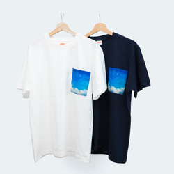 【送料無料】夜空と湖を描いた、ポケットTシャツ 2枚目の画像