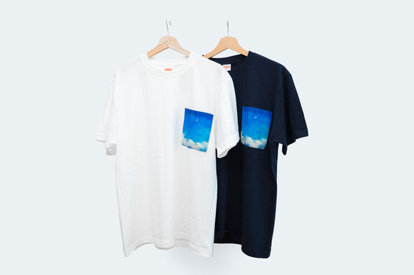 【送料無料】夜空と湖を描いた、ポケットTシャツ 2枚目の画像