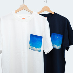 【送料無料】夜空と湖を描いた、ポケットTシャツ 1枚目の画像