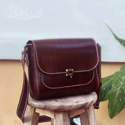 茶色のレザーショルダーバッグ ショルダーバッグ Chet-Leather 茶色のレザーショルダーバッグ ショルダーバッグ Chet-Leather