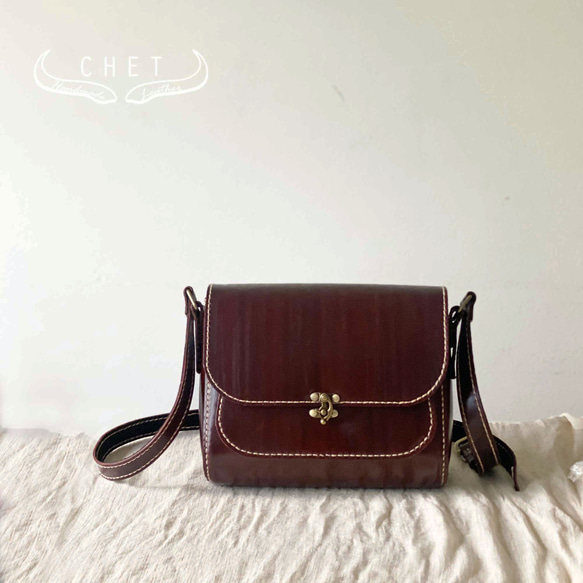 茶色のレザーショルダーバッグ ショルダーバッグ Chet-Leather 茶色のレザーショルダーバッグ ショルダーバッグ Chet-Leather