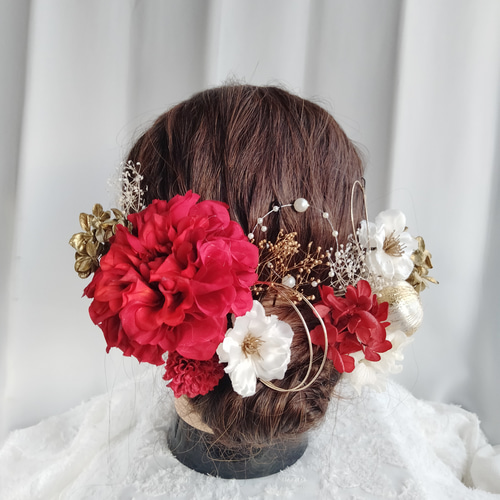 赤色のダリアと林檎の花の髪飾り 紅白 赤白 水引 パール 髪かざり 成人