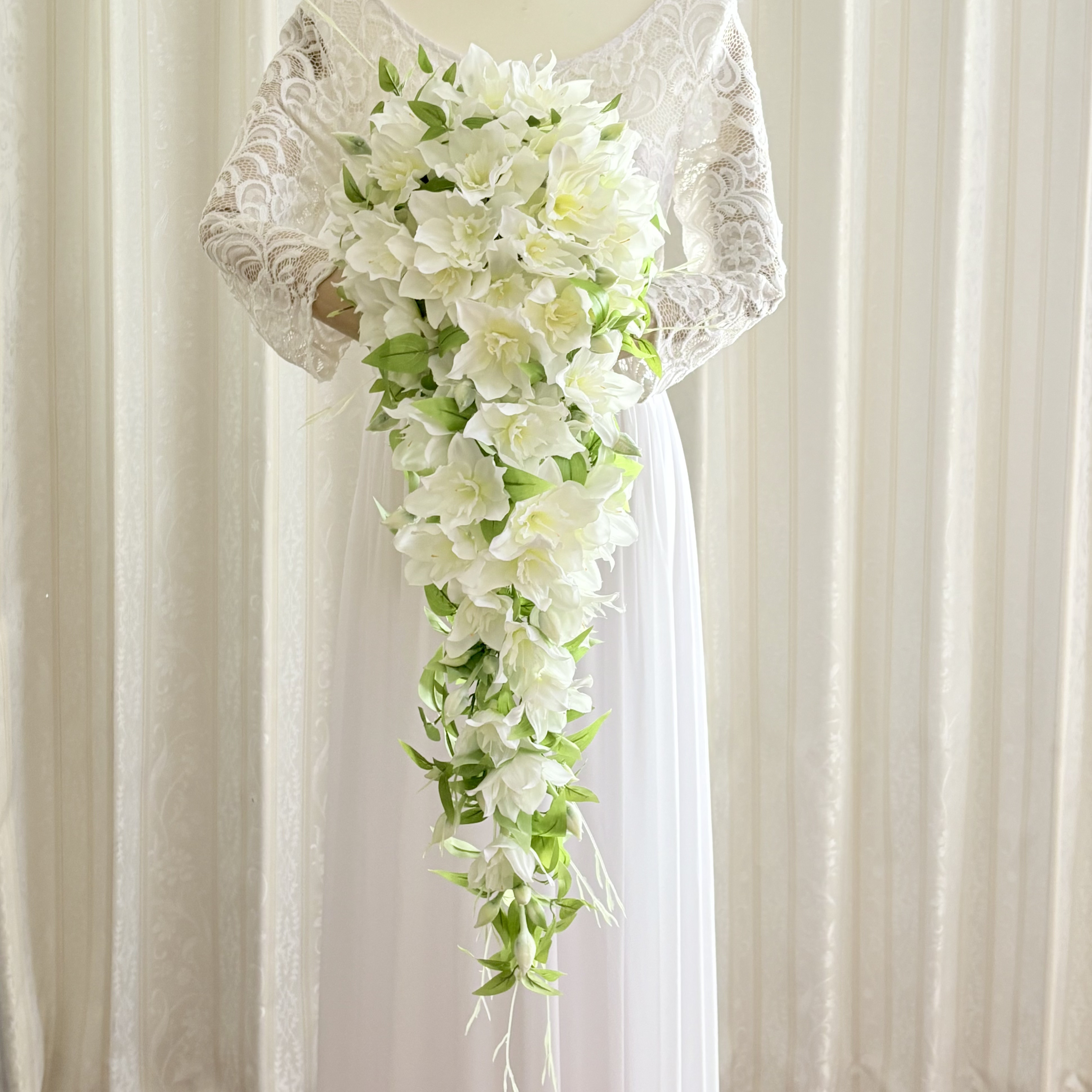 ユーチャリスブーケ、キャスケードブーケ、ウェディングブーケ、ユーチャリス、白　造花