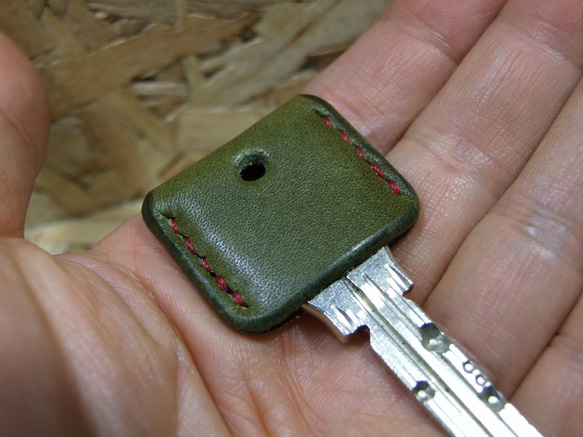 オリーブのキーカバー　エンジステッチ 2枚目の画像