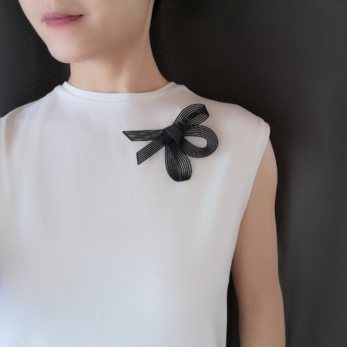 ルネ♡ブローチ René - Rene ルネ ブローチ 新品未使用の通販 by miu｜ルネならラクマ