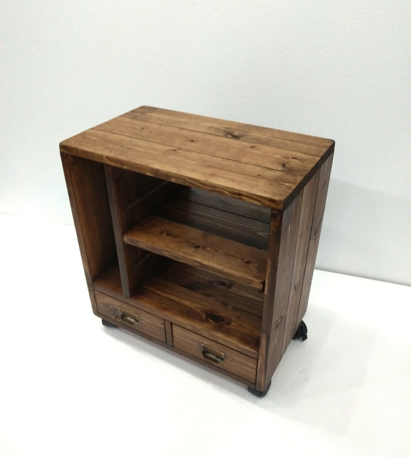 キャスター付きサイドテーブル (中棚付き） 2枚目の画像