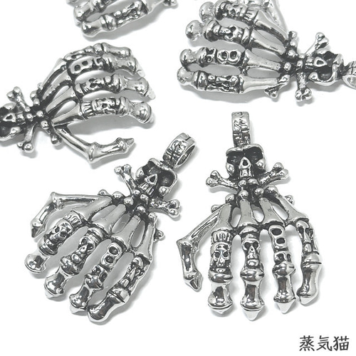 骸骨の手チャーム 銀古美 2個【ハロウィン スカル ピアス イヤリング