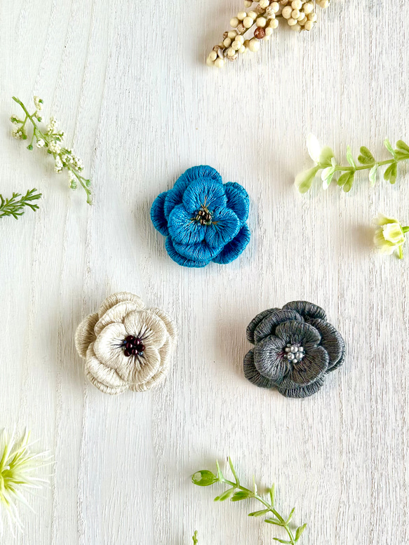 <受注制作> ふっくらお花の刺繍ブローチ　 6枚目の画像