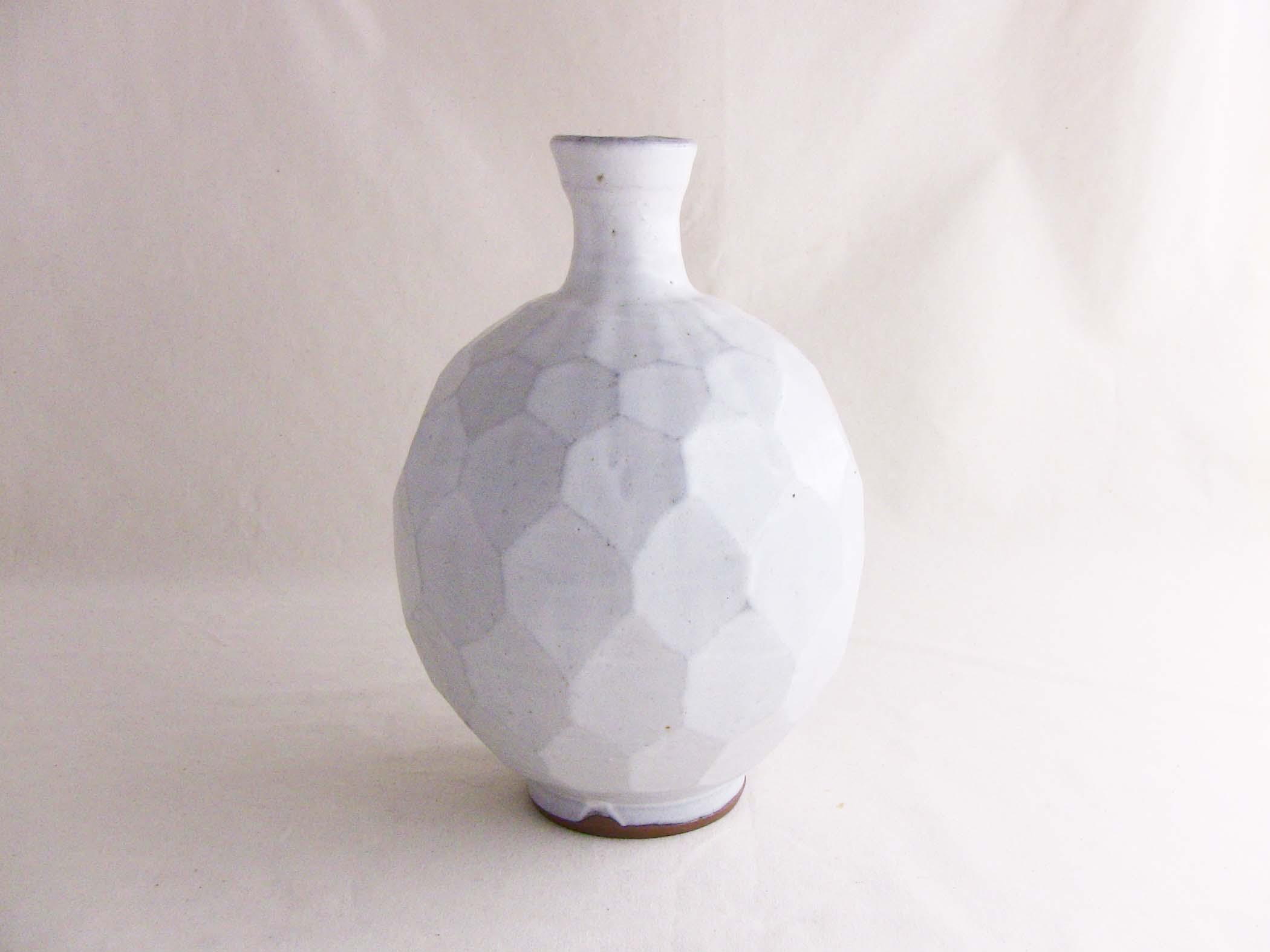 塩釉薬の六角形の花瓶 六角面取り壷（白釉）