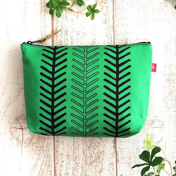 《送料無料》コスメポーチ 森 1枚目の画像