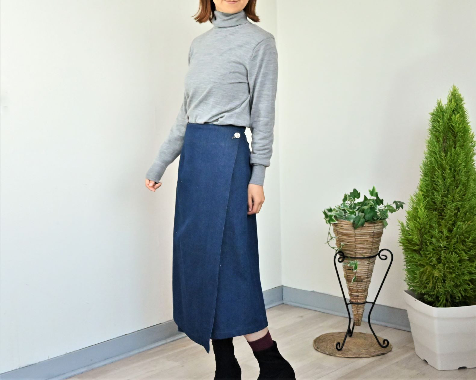 大人シルエットのデニムラップスカート
