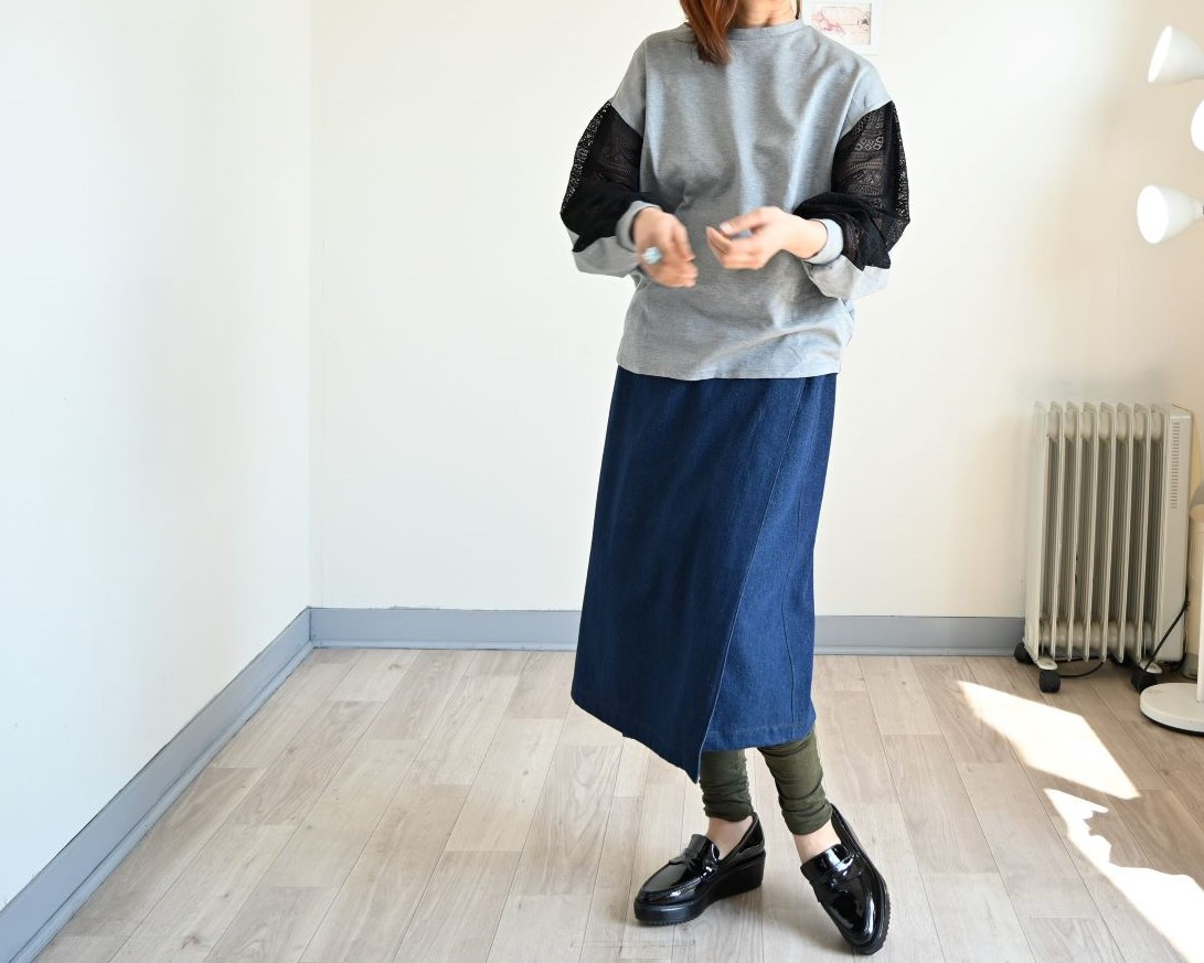 大人シルエットのデニムラップスカート