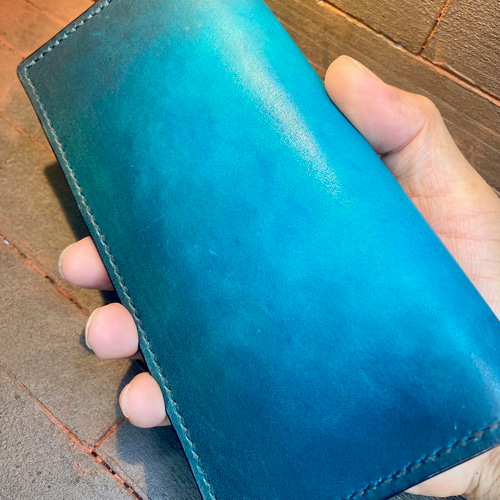 手染め手縫いのスマートウォレット　ターコイズブルー　革　長財布 手染め手縫いのスマートウォレット ターコイズブルー 革 長財布