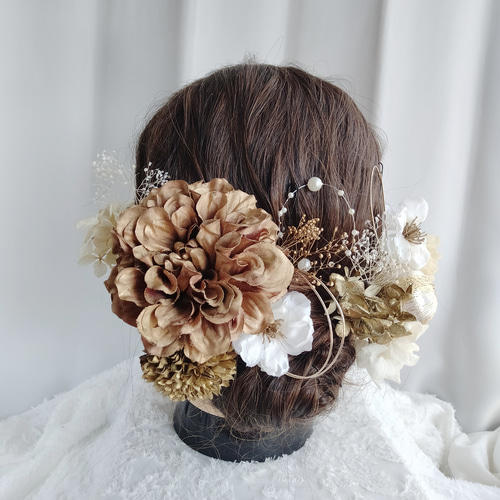 ブロンズ色のダリアと林檎の花の髪飾り ブロンズゴールド 茶色