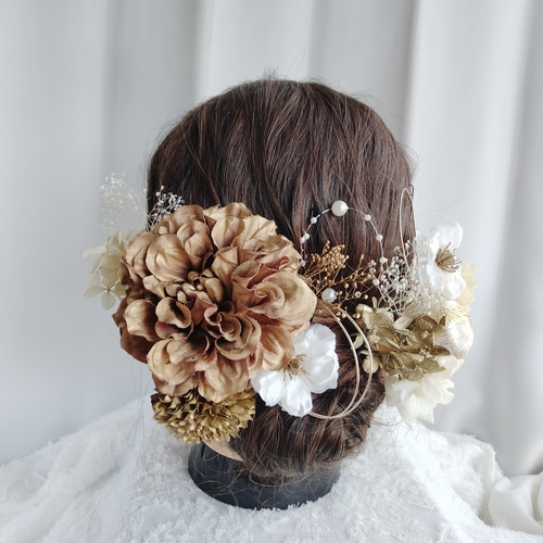 ブロンズ色のダリアと林檎の花の髪飾り ブロンズゴールド 茶色