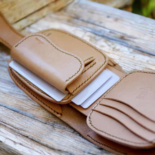 ILBiSONTEコンチョストラップ 二つ折り財布 ヌメナチュラルレザー本革 本革コンチョ折財布（受注制作）手縫いヌメ革ナチュラル 牛皮牛革 天然